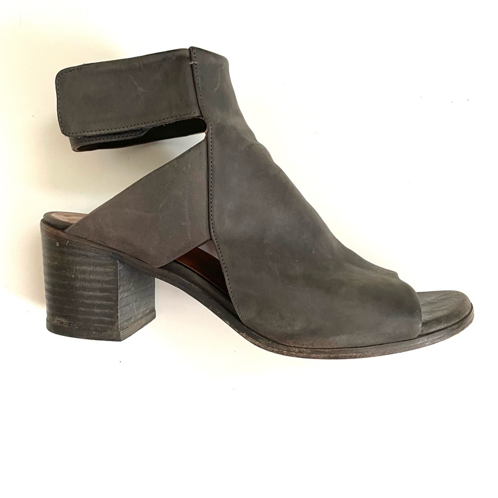 Coclico Leather Slingback Sandals - Picture 5 of 13